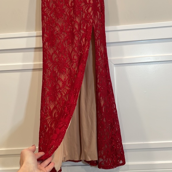 Red lace & glitter gown (5) - Picture 9 of 16